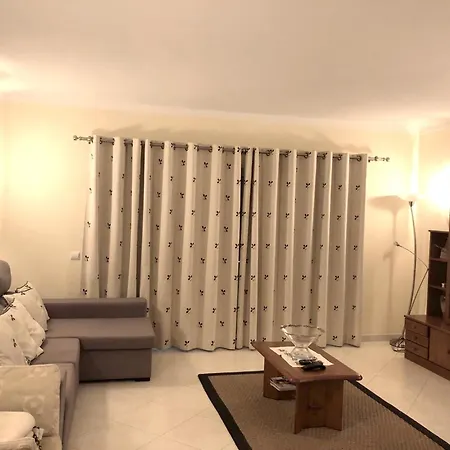 Appartement Spacious In - 100 M² With Shared Pool