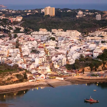 Spacious In - 100 M² With Shared Pool アパート アルヴォル