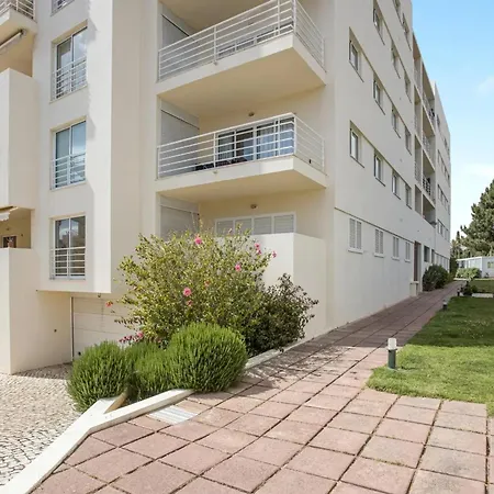 Spacious In - 100 M² With Shared Pool *