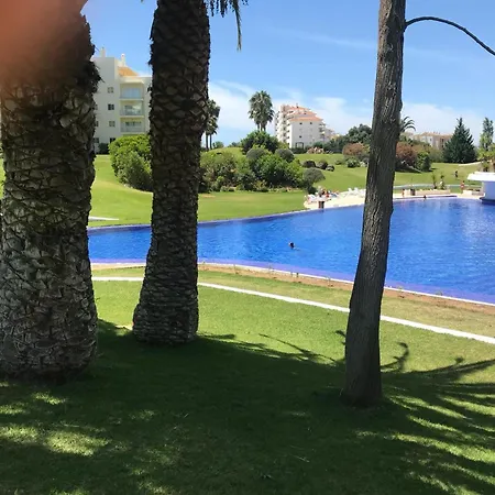 Spacious In - 100 M² With Shared Pool