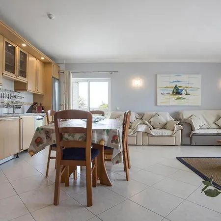 Spacious In - 100 M² With Shared Pool アパート *