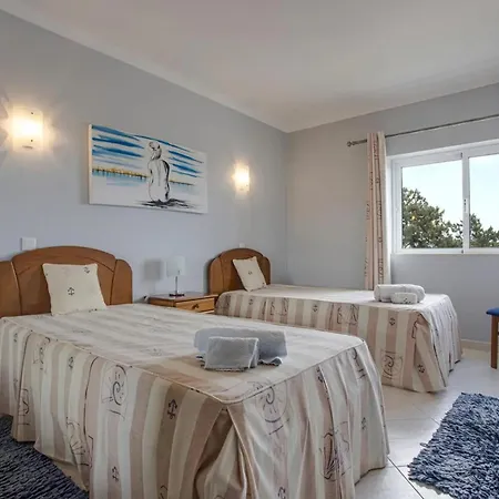 Appartement Spacious In - 100 M² With Shared Pool