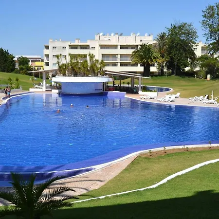 Spacious In - 100 M² With Shared Pool *