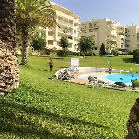 Spacious In - 100 M² With Shared Pool *