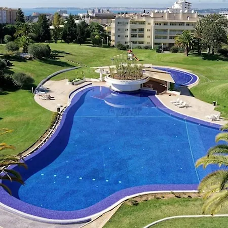 Spacious In - 100 M² With Shared Pool