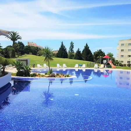 Spacious In 100 M² With Shared Pool דירה