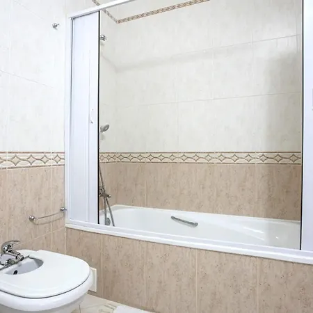 Apartment Oasis: Spacious With Shared Pool *