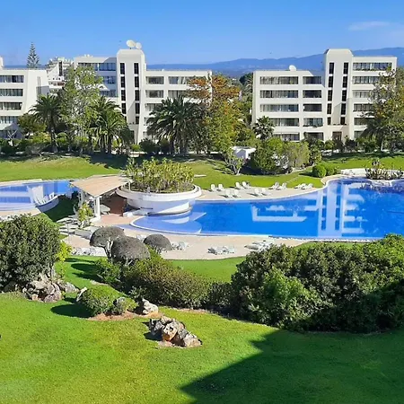 Apartment Oasis: Spacious With Shared Pool Alvor