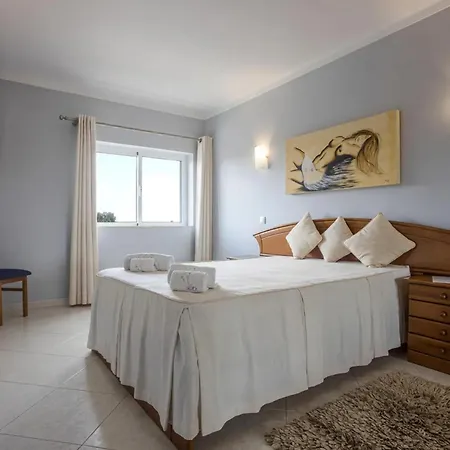 Oasis: Spacious With Shared Pool