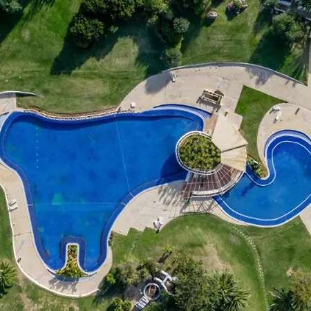 Spacious In - 100 M² With Shared Pool 아파트 *