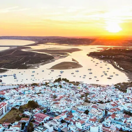 Spacious In - 100 M² With Shared Pool