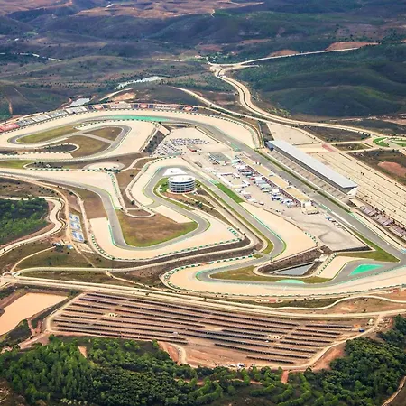 아파트 Spacious In - 100 M² With Shared Pool 알보르