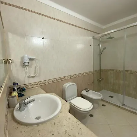Apartment Oasis: Spacious With Shared Pool Alvor
