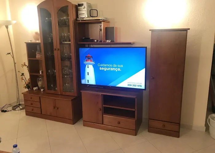 Lägenhet Spacious In - 100 M² With Shared Pool Alvor