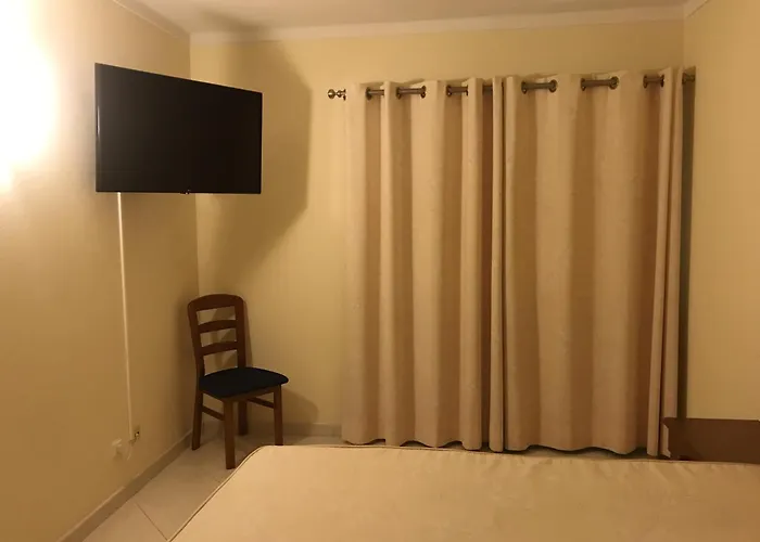 Spacious In - 100 M² With Shared Pool * Alvor