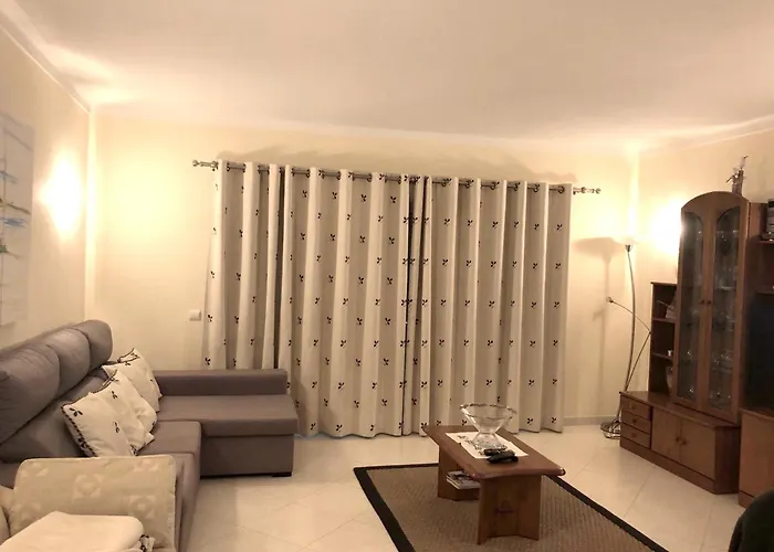 Lägenhet Spacious In - 100 M² With Shared Pool