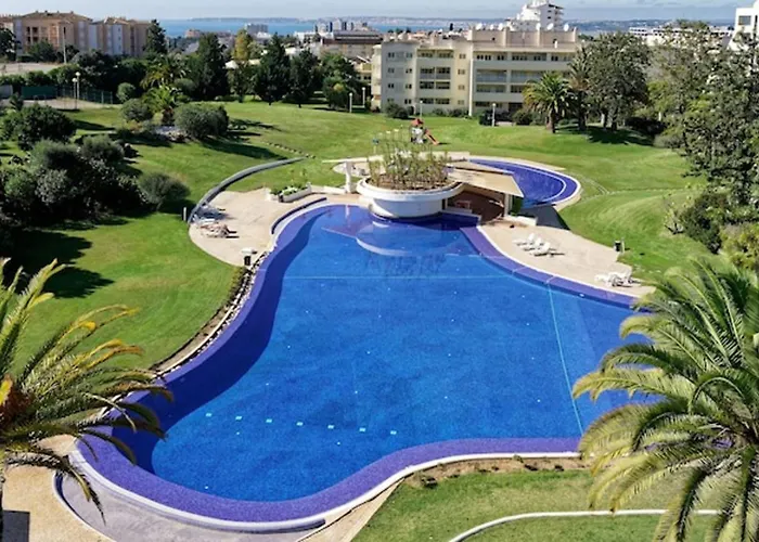 Spacious In - 100 M² With Shared Pool