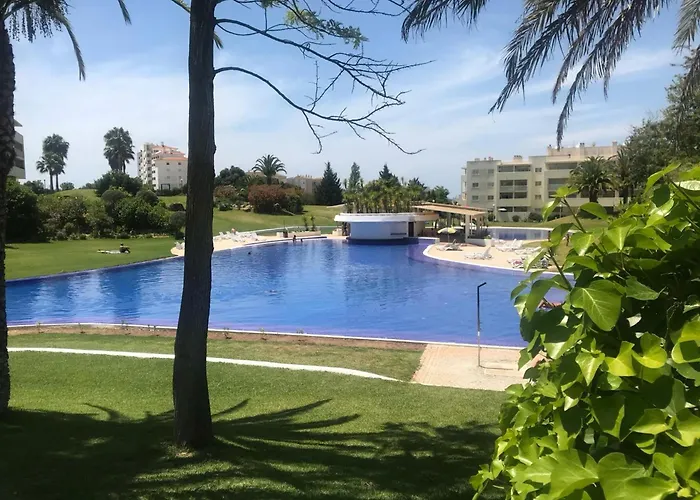 Spacious In - 100 M² With Shared Pool Lägenhet Alvor