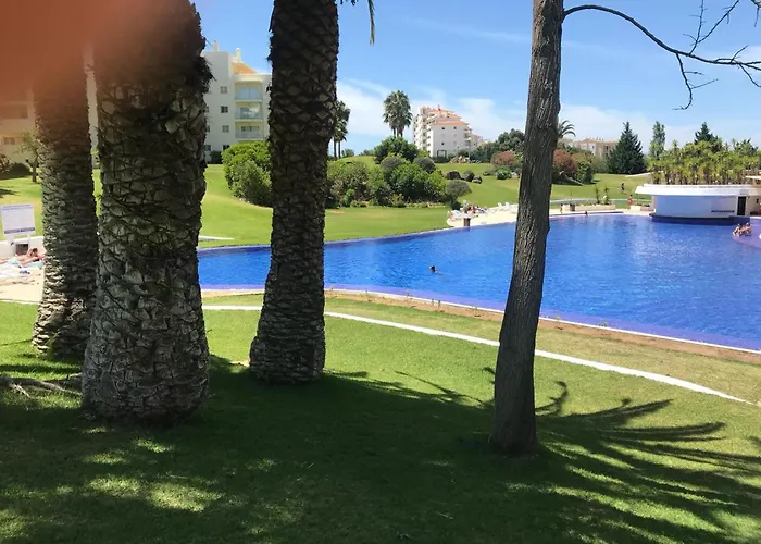 Spacious In - 100 M² With Shared Pool