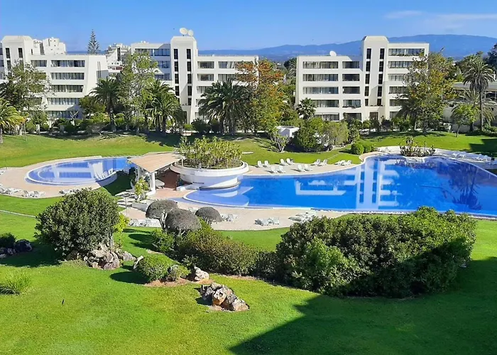 Lägenhet Spacious In - 100 M² With Shared Pool Alvor