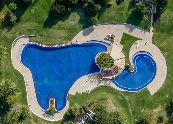 Spacious In - 100 M² With Shared Pool Lägenhet *