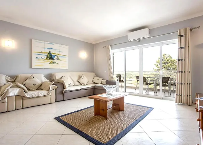Spacious In - 100 M² With Shared Pool Lägenhet Alvor