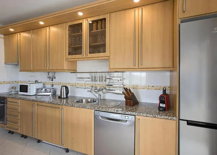 Spacious In - 100 M² With Shared Pool Alvor