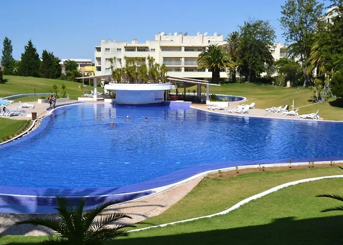 Spacious In - 100 M² With Shared Pool *