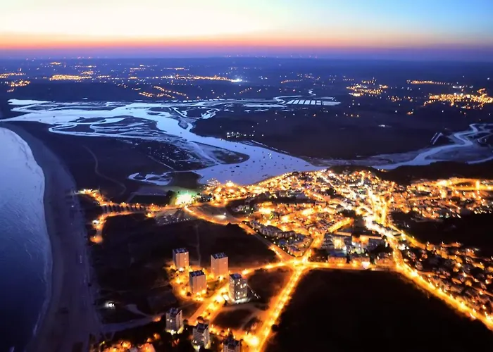 Spacious In - 100 M² With Shared Pool * Alvor