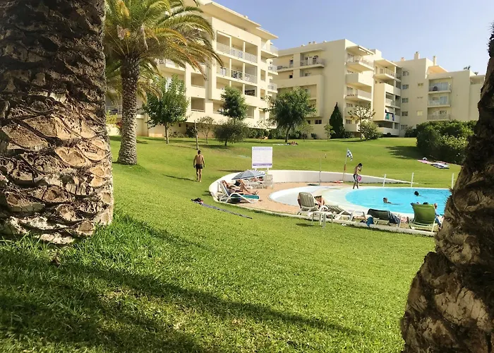 Spacious In - 100 M² With Shared Pool *