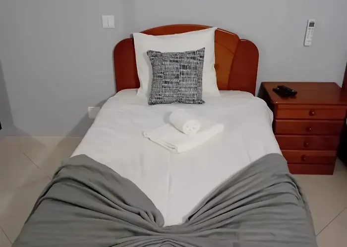 Spacious In - 100 M² With Shared Pool Lägenhet Alvor