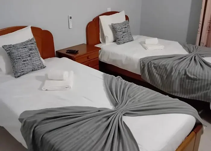 Lägenhet Spacious In - 100 M² With Shared Pool Alvor