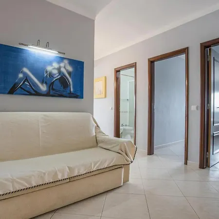 Spacious In - 100 M² With Shared Pool Alvor