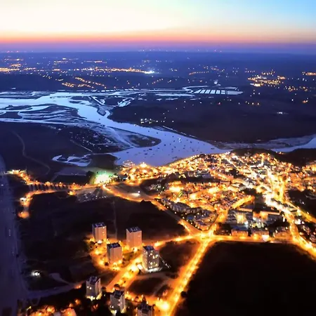 Spacious In - 100 M² With Shared Pool * Alvor