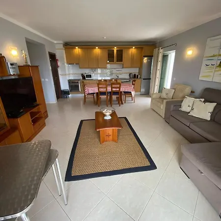 Spacious In - 100 M² With Shared Pool Apartamento